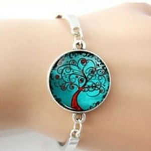 New Stunning Bracelet Fashioned in Silver!